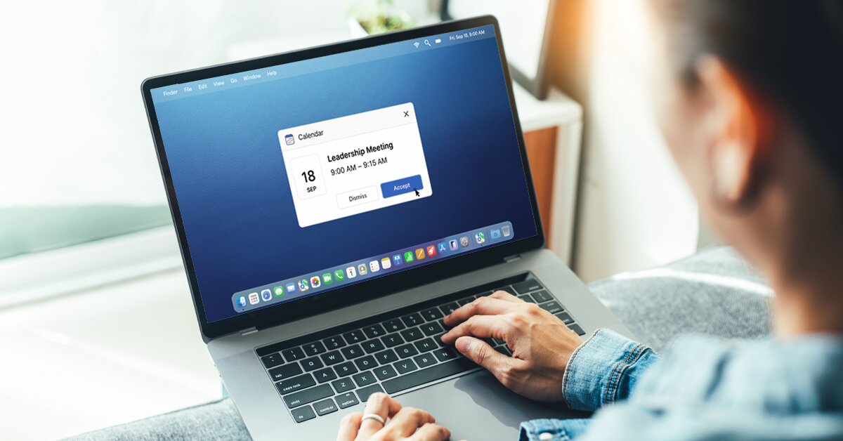 Person accepting a 15-minute leadership meeting invite on a laptop
